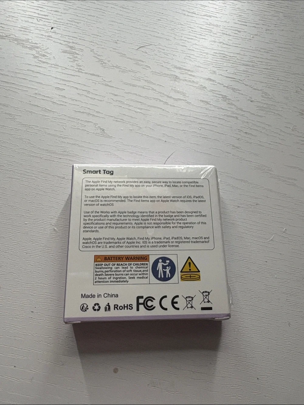 Apple Smart Tag - Black and White Packaging
